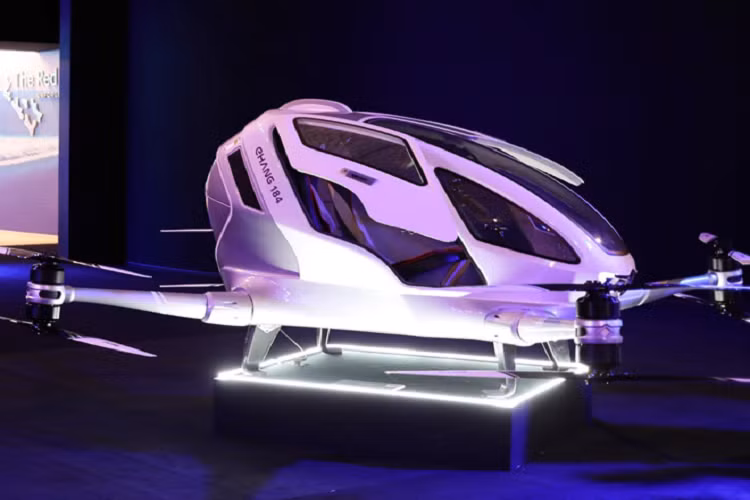 Người dân tại thành phố công nghệ này sẽ dùng ôtô bay là phương tiện giao thông quan trọng. Các quan chức đứng đầu dự án cho rằng trong tương lai, việc lái xe truyền thống chỉ là cách để giải trí, không phải phương thức vận chuyển chính thức. 