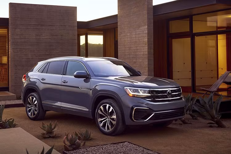 Mẫu xe Volkswagen Atlas Cross Sport 2020 hoàn toàn mới vừa chính thức ra mắt. Đây là một chiếc SUV Coupe và xem như là một phiên bản 5 chỗ của dòng SUV cho gia đình là Volkswagen Atlas (có tên gọi Teramont ở một số thị trường khác). Chiếc Atlas Cross Sport được “ra lò” nằm trong chiến lược đẩy mạnh thị phần xe SUV của hãng ở Bắc Mỹ.