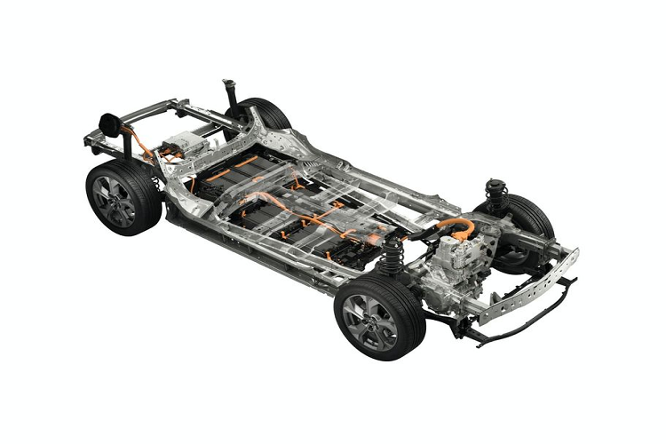 Về hệ dẫn động, crossover Mazda MX-30 2020 được giới thiệu với công nghệ điện mới của Mazda với tên gọi e-Skyactiv. Hệ dẫn động điện này trang bị một cục pin lithium-ion 35.5 kWh, cho xe khả năng di chuyển liên tục khoảng 200 km (theo thử nghiệm WLTP). Tuy không nhiều nhưng con số này hơn khá nhiều so với quãng đường di chuyển hàng ngày của người châu Âu – 48 km, theo như khảo sát của Mazda.