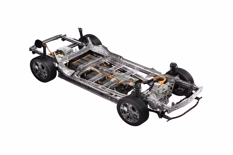 Về hệ dẫn động, crossover Mazda MX-30 2020 được giới thiệu với công nghệ điện mới của Mazda với tên gọi e-Skyactiv. Hệ dẫn động điện này trang bị một cục pin lithium-ion 35.5 kWh, cho xe khả năng di chuyển liên tục khoảng 200 km (theo thử nghiệm WLTP). Tuy không nhiều nhưng con số này hơn khá nhiều so với quãng đường di chuyển hàng ngày của người châu Âu – 48 km, theo như khảo sát của Mazda.