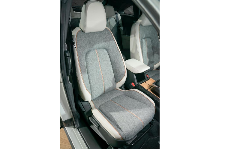 Kiểu dáng mới thông minh, Mazda MX-30 hoàn toàn mới được áp dụng concept thiết kế mang tên ‘Human Modern’ và cánh cửa Freestyle – không có trụ B (với hai góc mở cửa trước sau lần lượt là 82 và 80 độ) đại diện cho một bước tiến hóa mới của ngôn ngữ thiết kế Kodo.