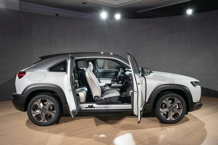 Nhà sản xuất ôtô Nhật Bản hiện vẫn giữ kín thông số kỹ thuật của động cơ điện này, tuy nhiên bản thử nghiệm e-TPV trên hệ dẫn động của MX-30 trước đây đã được trang bị mô-tơ với công suất cực đại 141 mã lực và 265 Nm mô-men xoắn.