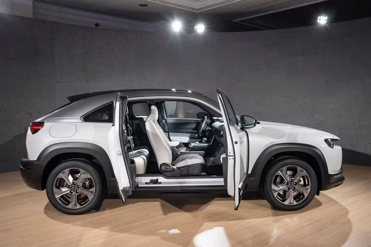 Nhà sản xuất ôtô Nhật Bản hiện vẫn giữ kín thông số kỹ thuật của động cơ điện này, tuy nhiên bản thử nghiệm e-TPV trên hệ dẫn động của MX-30 trước đây đã được trang bị mô-tơ với công suất cực đại 141 mã lực và 265 Nm mô-men xoắn.