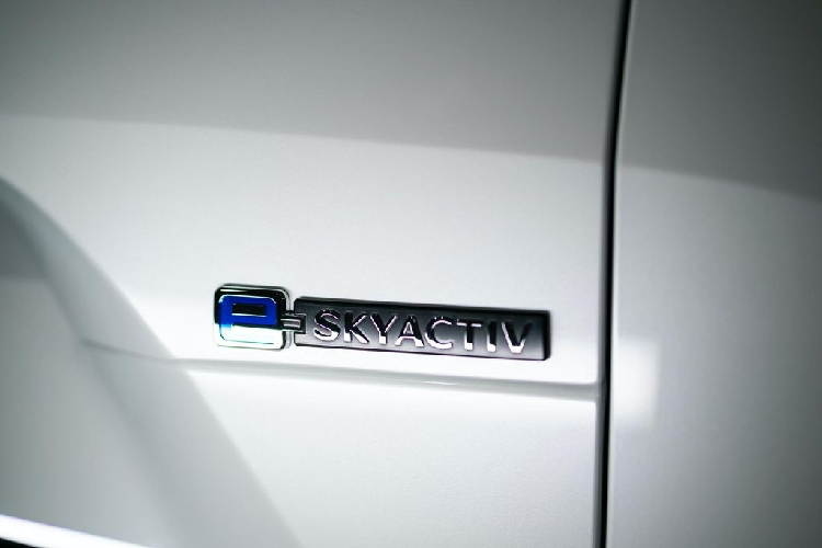 Phiên bản này được thiết kế tối ưu hóa khả năng phản hồi của xe với những tác động từ người lái, truyền tức thì những mệnh lệnh mong muốn giữa các lực G. e-GVC Plus được giới thiệu với độ phản hồi tự nhiên thông qua việc điều khiển chính xác mô-men xoắn và âm thanh, cho người lái biết chính xác chiếc xe đang làm gì.