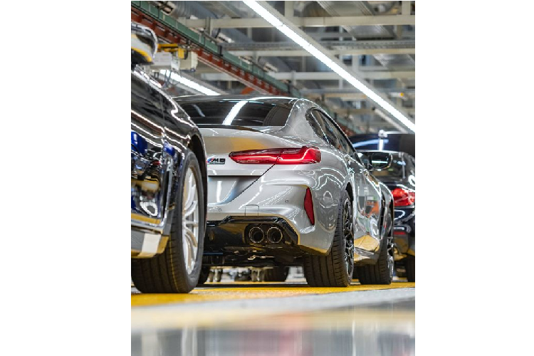 Về máy móc, model sở hữu khối máy V8 4.4 lít Twin-turbo, sản sinh công suất 591 mã lực trên bản tiêu chuẩn và 617 sức ngựa trên chiếc Competition với chung mức mô-men xoắn cực đại là 750 Nm tại dải vòng tua 1,800 tới 5,600 vòng/phút.