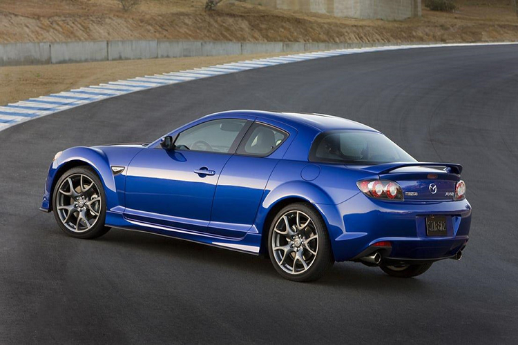 Mazda RX8 - Cyclops: Sau thành công của "X-Men", nhà sản xuất tiếp tục cho ra mắt "X-Men 2" vào năm 2003. Trong phim này, nhân vật Cyclops cầm lái chiếc Mazda RX8. RX8 là mẫu xe thể thao vừa truyền thống, vừa mạnh mẽ - khá tương đồng với tính cách của Cyclops.