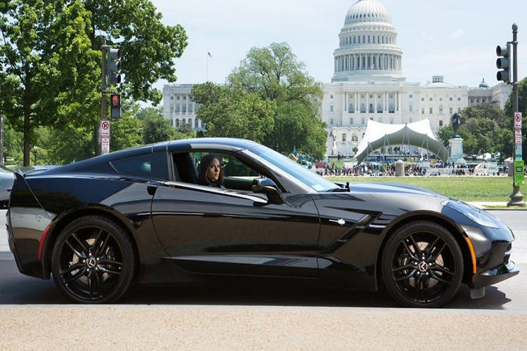 Chevrolet Corvette C7 - Black Widow: Chevrolet Corvette C7 là một mẫu xe thể thao có hiệu suất đáng kinh ngạc. Bên cạnh đó, mẫu xe này sở hữu thiết kế sắc sảo và huyền bí. Đó là lý do mẫu xe này được chọn để đồng hành cùng Black Widow trong "Captain America: The Winter Soldier".