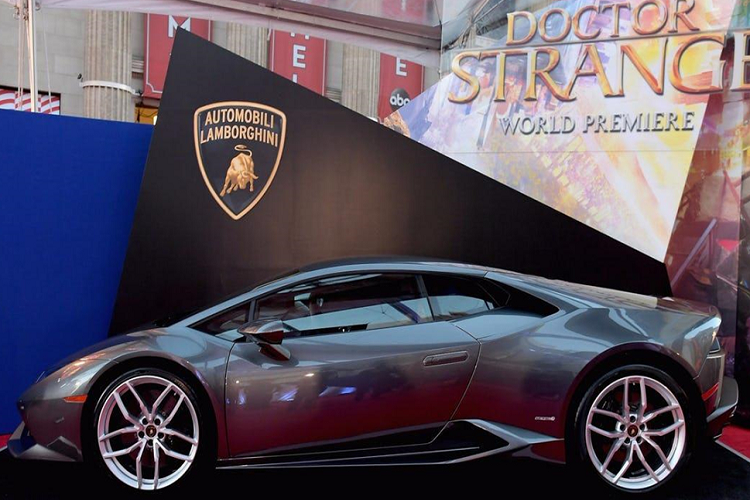 Lamborghini Huracan - Doctor Strange: Theo nhà sản xuất, chiếc Lamborghini Huracan khá giống với tính cách của bác sĩ Stephen Strange trước khi gặp phải tai nạn định mệnh: giỏi và kiêu ngạo.