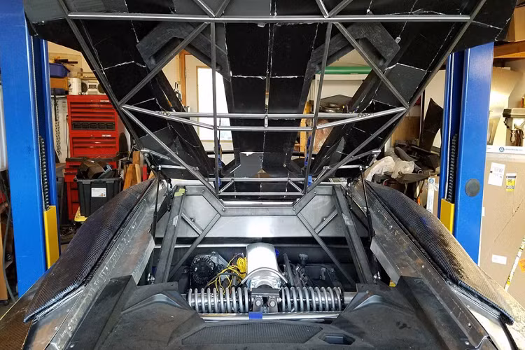 Trả lời phỏng vấn tạp chí Which Car của Australia, Sterling Backus nói có những thăng trầm với dự án siêu xe AXAS Interceptor, nhưng đó là đam mê và niềm vui của ông.