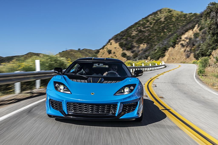 Nằm phía sau cabin, Evora GT tiếp tục được trang bị động cơ 3.5l V6 có nguồn gốc từ Toyota Camry được cải tiến. Với bộ siêu nạp, động cơ này cho công suất 416 mã lực và mô-men xoắn 430 hoặc 450Nm, tuỳ thuộc vào hộp số sàn 6 cấp hoặc tự động 6 cấp.