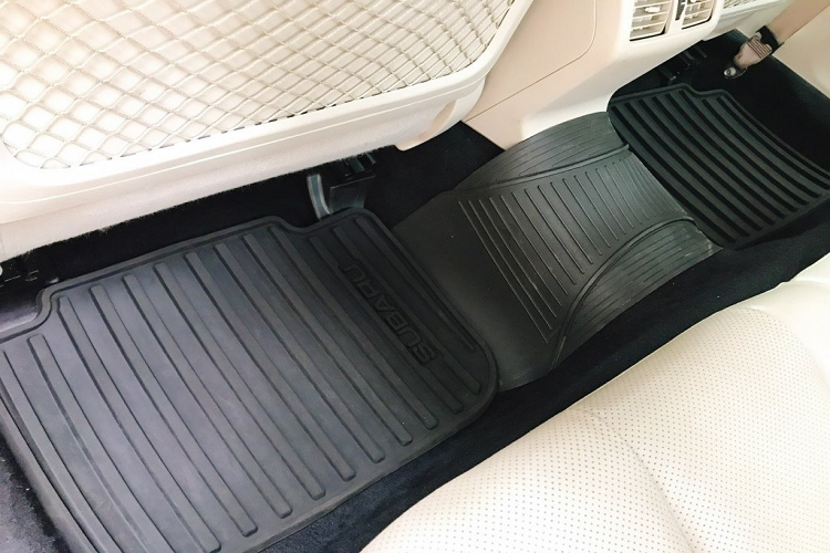 Chiếc Subaru Legacy được chủ nhân đăng ký lần đầu 04/2013 với chi phí khoảng 1,7 tỷ đồng. Hiện tại, xe đang trong trình trạng còn mới, đã được làm cách âm toàn xe 4 lớp, dán phim cách nhiệt. ‘’Dàn chân’’ của xe đã được upgrade sang mâm 18’’ thay cho bộ mâm 17’’ theo xe (225/50 R17).