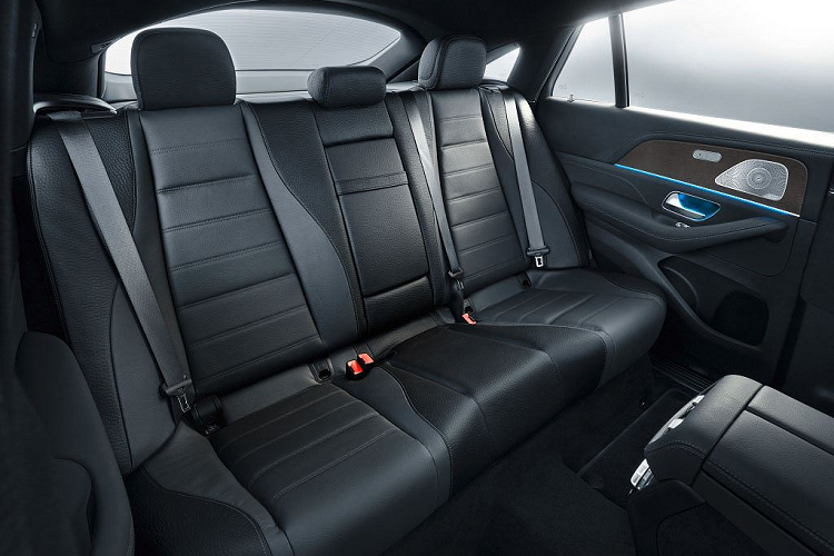 Về hệ động lực, Mercedes-Benz giới thiệu hai biến thể là GLE 350d Coupe 4Matic và GLE 400d Coupe 4Matic, cả hai mẫu xe này đều sử dụng động cơ dầu 6 xi-lanh thẳng hàng (I6) 3.0L cho công suất lần lượt là 272 mã lực/600Nm và 330 mã lực/700Nm. Cả hai biến thể đều được trang bị hộp số tự động 9 cấp (9G-Tronic) đi kèm với hệ dẫn động bốn bánh toàn phần 4Matic.