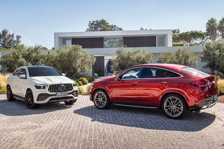“GLE Coupe là chiếc SUV hạng sang cao cấp pha trộn giữa sức mạnh của một chiếc xe địa hình kết hợp cùng thiết kế thể thao, tinh tế của một chiếc coupe thuần chất” – Gorden Wagener, Giám đốc thiết kế của Daimler AG nói. Tương tự mẫu GLE và GLS, Mercedes-Benz GLE Coupe 2020 được chế tạo tại nhà máy ở Tuscaloosa, Alabama (Mỹ).
