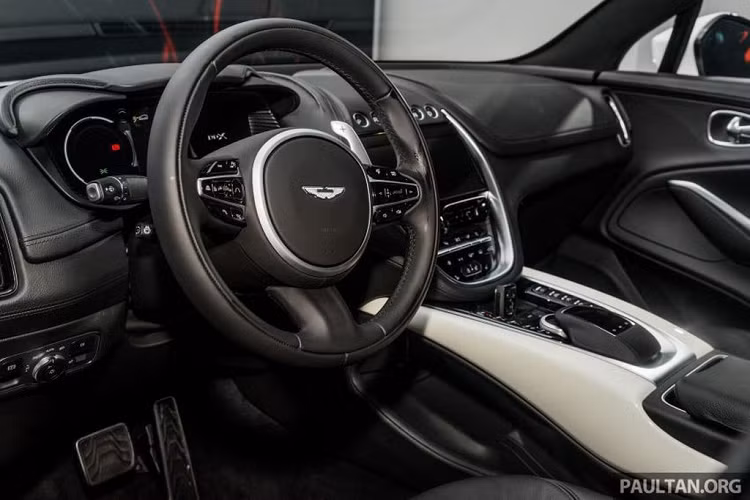 Ngoài ra, một động cơ V12 5.2 lít được cho là cũng nằm trong kế hoạch mở rộng của mẫu xe mặc dù một số báo cáo trước đó cho rằng khối máy này không đặt vừa khoang động cơ. Bên cạnh đó, khối máy I6 3.0 lít mild hybrid cũng có thể xuất hiện với công suất mạnh mẽ hơn. Chưa hết, khối động cơ M256 sử dụng trên các dòng Affalterbach AMG 53 như E 53, CLS 53, GLE 53 hay GT 53 cũng có thể được tái xuất. 