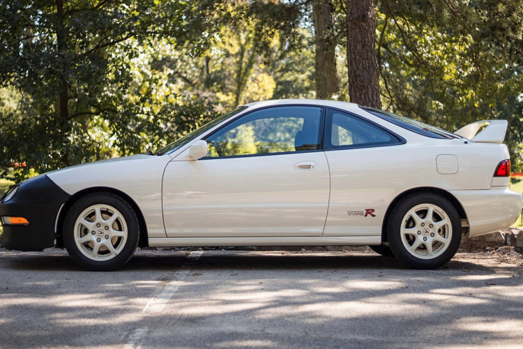 Với Integra Type R DC2, nhà sản xuất Honda còn thể hiện “độ chịu chơi” khi tuyên bố rằng họ không thu được 1 xu lợi nhuận nào từ tất cả những phiên bản xe hiệu năng cao này.
