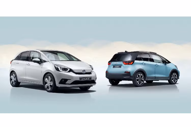 Lần đầu tiên, Honda Jazz hoàn toàn mới được trang bị hệ truyền động hybrid hai động cơ điện tiêu chuẩn. Hiện tại, Honda chưa công bố thông số kỹ thuật chi tiết, nhưng Honda tuyên bố hệ thống truyền động mới mang đến cho sự kết hợp giữa hiệu suất lái mạnh mẽ và dễ dàng sử dụng, đồng thời tiết kiệm nhiên liệu hiệu quả.
