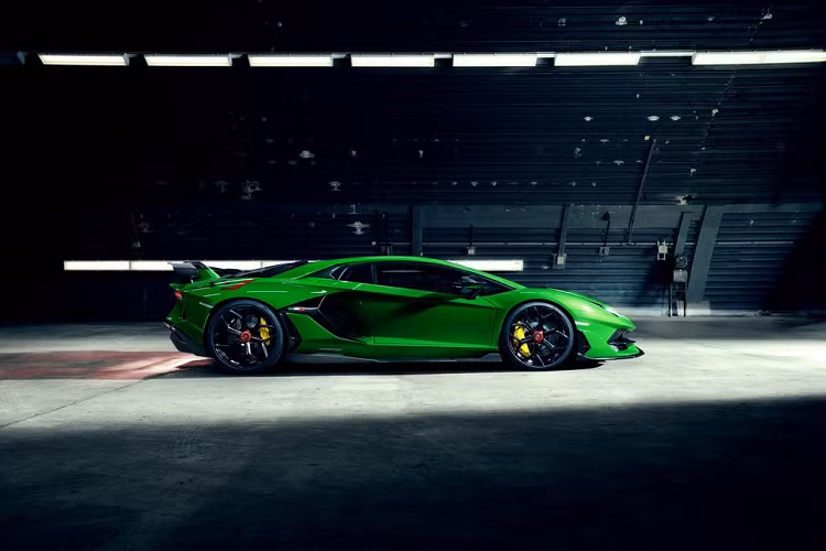 Sau đó, Novitec bắt đầu với một bộ body kit bao gồm một nắp cốp với những ống nén gió, bộ gờ mép đằng trước, khe hút gió &amp; mép bên và tấm gờ sau, tuy nhiên không làm thay đổi kết cấu của xe.