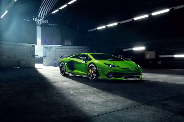Về động cơ, Lamborghini Aventador hàng khủng này vẫn được trang bị khối máy V12 6.5 lít hút khí tự nhiên với lượng công suất 759 mã lực va 720 Nm mô-men xoắn cực đại.