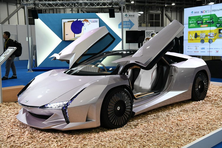 Sở dĩ mẫu xe này trở nên nổi bật trong khuôn khổ triển lãm Tokyo Motor Show 2019 là bởi thành phần cấu tạo nên chiếc xe chủ yếu là từ các loại hợp chất tái chế đã được sử dụng trong nông nghiệp và công nghiệp thực vật.