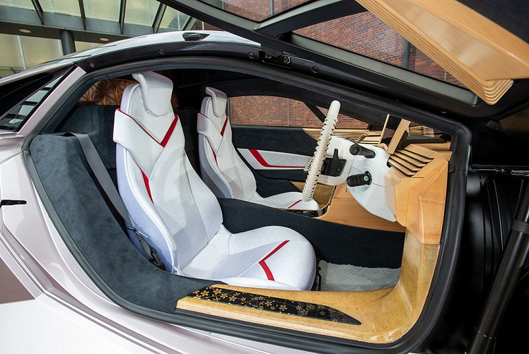 Chịu trách nhiệm khâu thiết kế ngoại thất của dự án này là kỹ sư Yuzo Niimi đến từ công ty Toyota Customizing &amp; Development, một trong những thành viên của Tập đoàn Toyota Nhật Bản. Chính vì vậy, không có gì ngạc nhiên khi mẫu xe sử dụng vật liệu tái chế trên sở hữu một thiết kế bắt mắt và mang đậm hơi hướng từ tương lai.