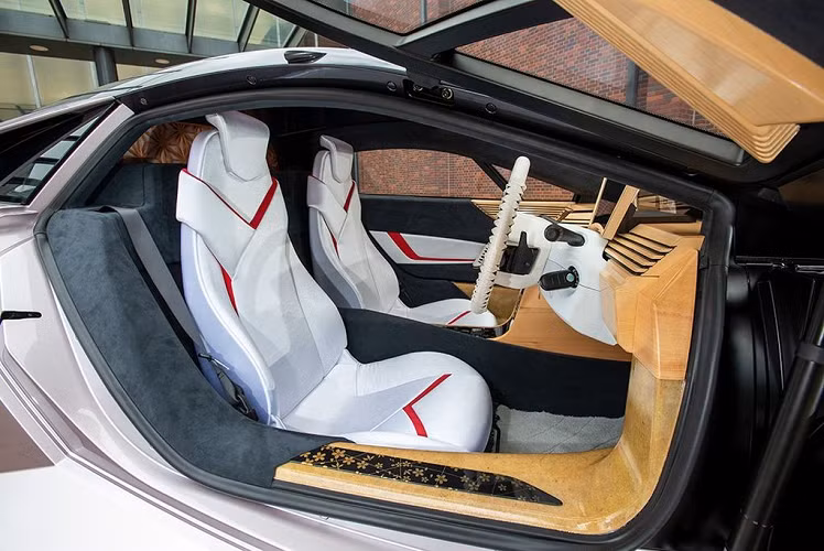 Chịu trách nhiệm khâu thiết kế ngoại thất của dự án này là kỹ sư Yuzo Niimi đến từ công ty Toyota Customizing &amp; Development, một trong những thành viên của Tập đoàn Toyota Nhật Bản. Chính vì vậy, không có gì ngạc nhiên khi mẫu xe sử dụng vật liệu tái chế trên sở hữu một thiết kế bắt mắt và mang đậm hơi hướng từ tương lai.