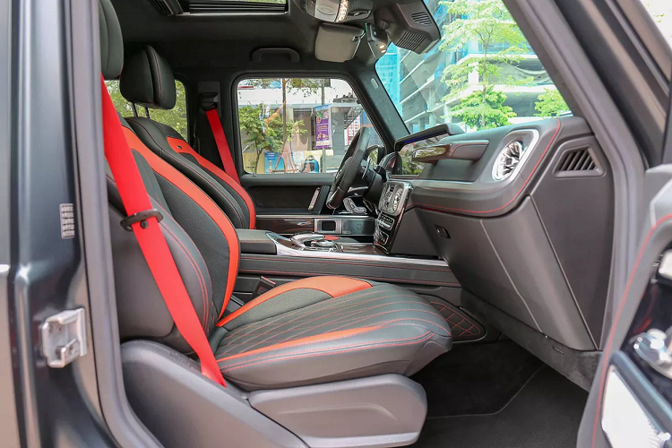 Xe được trang bị động cơ V8 4.0L tăng áp kép, với cặp turbo twin-scroll nằm giữa góc chữ V của xi-lanh. Động cơ sản sinh công suất 577 mã lực và mô-men xoắn cực đại 850Nm tại vòng tua 2.500-3.500 vòng/phút. Đi cùng khối động cơ là hộp số tự động 9 cấp mới nhất, kèm theo hệ dẫn động 4 bánh 4MATIC AMG Performance với mức phân bổ sức mạnh cầu trước/sau mặc định là 40/60%.