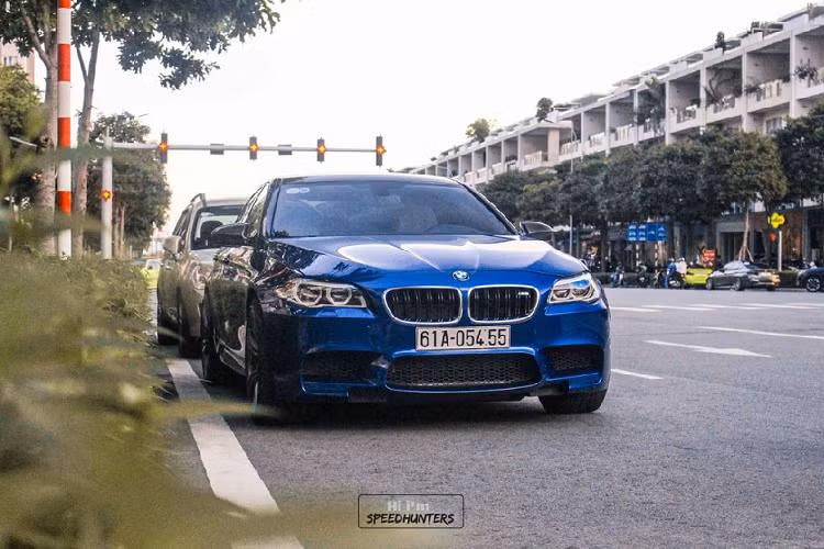 Tuy nhiên, do một số vướng mắc về thủ tục giấy tờ cũng như chi phí khá cao nên tại thị trường Việt Nam, những chiếc xe BMW M5 F10 khá kén người chơi. Và chiếc M5 F10 trong bài viết thuộc diện "có một