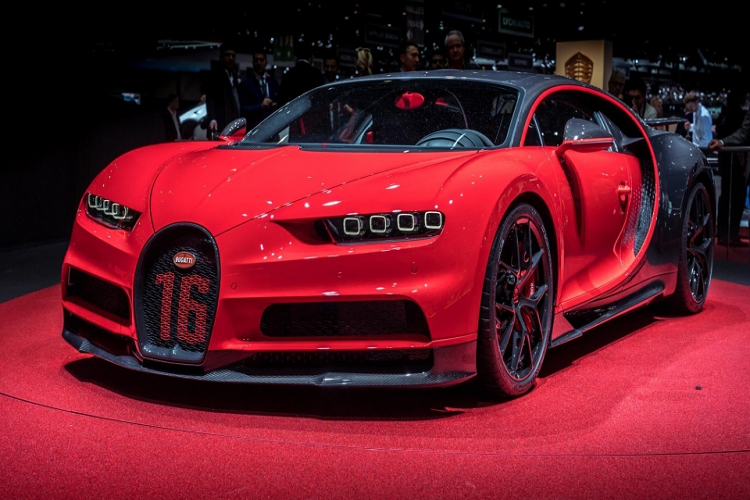 Siêu xe Bugatti Chiron Sport - 3,3 triệu USD.