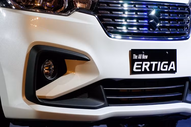 Suzuki Ertiga thế hệ mới được ra mắt chính thức vào cuối tháng 06/2019 vừa qua, hiện tại Ertiga mới đã rơi vào tình trạng ‘’cháy hàng’’ khi khách đặt xe phải chờ đến thời điểm tháng 11 - 12 cuối năm nay mới có giao xe.