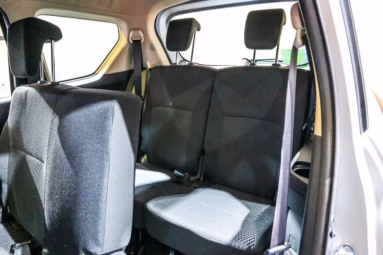 Cải thiện về thiết kế, giá bán dễ tiếp cận, trang bị vừa đủ dùng là yếu tố giúp Ertiga thu hút khách hàng Việt hơn thế hệ đàn anh. Theo báo cáo từ Vama, trong tháng 07/2019 vừa qua, Ertiga đạt doanh số bán ra đạt 370 chiếc, trong đó phiên bản số tự động (4AT) được chọn mua nhiều nhất (318 xe).