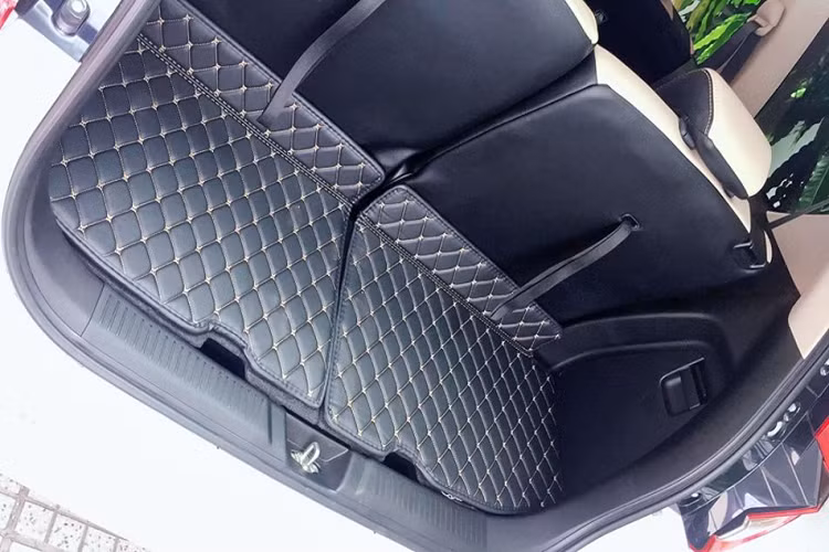 Tương tự như Mitsubishi Xpander, giá xe Suzuki Ertiga thế hệ mới được nhập khẩu trực tiếp từ Indonesia và đang sở hữu giá bán rẻ nhất phân khúc: 499 và 549 triệu đồng cho 02 phiên bản số sàn (GL) và số tự động (GLX).