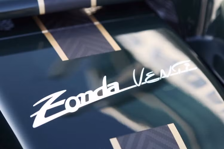 Mẫu siêu xe Pagani Zonda Venti đặc biệt được phát triển dựa trên mẫu Zonda cơ sở với nhiều chi tiết bằng carbon được nâng cấp như cánh gió sau, ốp hông hay phần đuôi sau. Pagani Zonda Venti được ra mắt dưới dạng mui trần cùng mui mềm bằng vải.