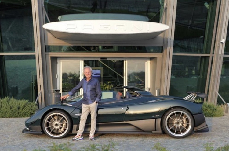 Gần đây, Pagani đã cho ra mắt phiên bản Zonda kỉ niệm cột mốc này. “Venti” trong tiếng Ý tức là 20, tượng trưng cho 20 năm tuổi của dòng Zonda. Sau khi được giới thiệu trong một sự kiện đặc biệt chỉ có 50 khách hàng vào 2 tháng trước, đến nay chiếc xe này mới chính thức xuất hiện trước công chúng.