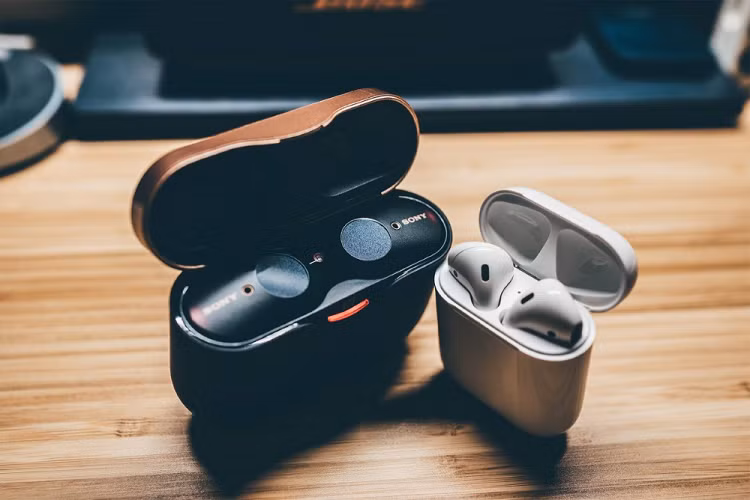 Apple Airpods va Sony WF-1000XM3: Chon tien loi hay khu on?-Hinh-5