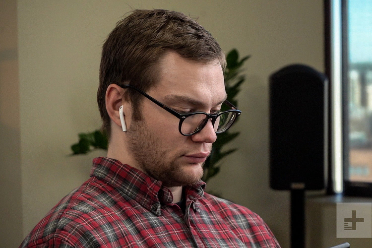 Apple Airpods va Sony WF-1000XM3: Chon tien loi hay khu on?-Hinh-3