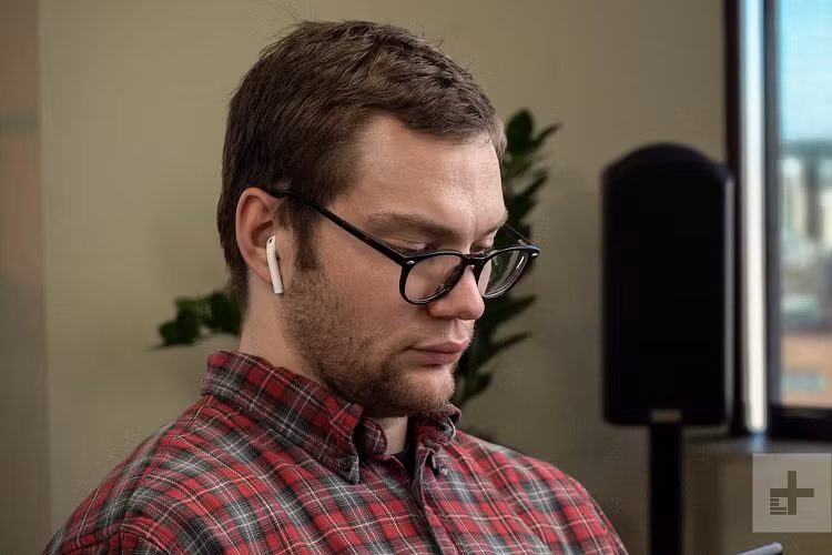 Apple Airpods va Sony WF-1000XM3: Chon tien loi hay khu on?-Hinh-3