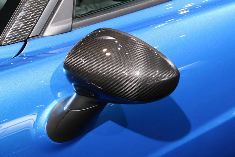 Đối thủ chính của dòng xe này những chiếc Lotus Exige, Lotus Evora hay những mẫu xe thể thao cỡ nhỏ khác.