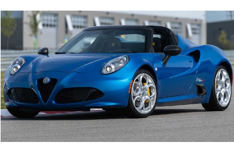 Phiên bản đặc biệt này có tên “Italia” và chỉ có mặt trên Alfa Romeo 4C Spider mới. Ở bản này, chiếc xe thể thao hạng nhẹ đến từ Ý sẽ sở hữu màu sơn ngoại thất Misano Blue, một màu sơn xanh dương nhạt với hiệu ứng metallic đẹp mắt.