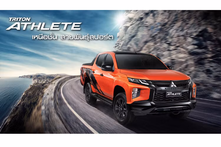 Tương tự như Triton Athlete từng được phân phối tại Việt Nam, Athlete facelift mới hãng xe Nhật Bản chỉ tập trung vào nâng cấp nội ngoại thất cho xe. Mitsubishi Triton Athlete mới có tổng cộng 03 lựa chọn màu sơn ngoại thất gồm: Cam, Trắng và Đen, cả 03 lựa chọn màu sơn đều được phối bộ tem ‘’Athlete’’ đẹp mắt ở thân xe, nóc xe được sơn màu đen.