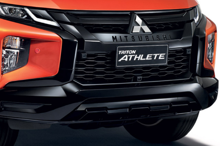 Giá xe Mitsubishi Triton Athlete từ khoảng 795 triệu đồng tại thị trường Thái Lan, dự định mẫu xe bán tải cá tính này sẽ giới thiệu và phân phối tại thị trường Việt Nam vào năm tới.