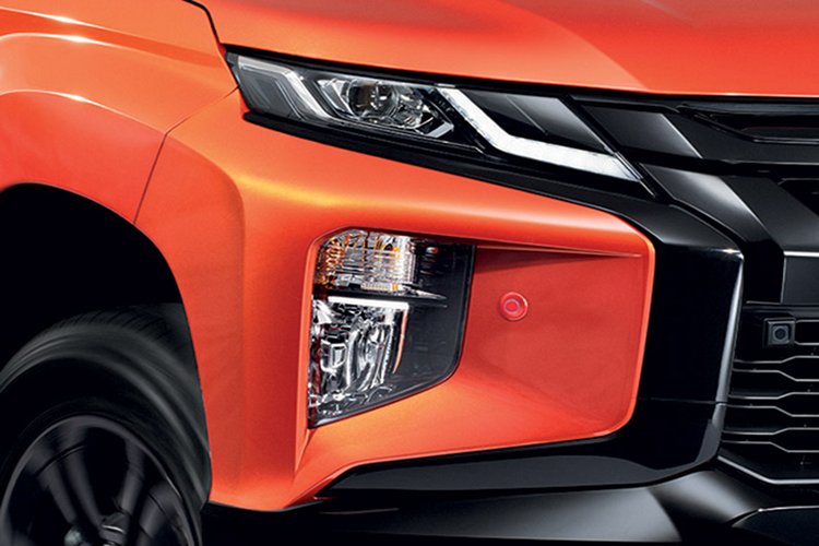 Mặt khác giúp Triton PREMIUM tăng tính cạnh tranh hơn, đồng thời trở thành một đối thủ cạnh tranh sòng phẳng với ‘’vua bán tải’’ - Ford Ranger phiên bản Wildtrak 2.0L khi nói về vận hành, trang bị ‘’đồ chơi’’ options và cuối cùng mức giá.