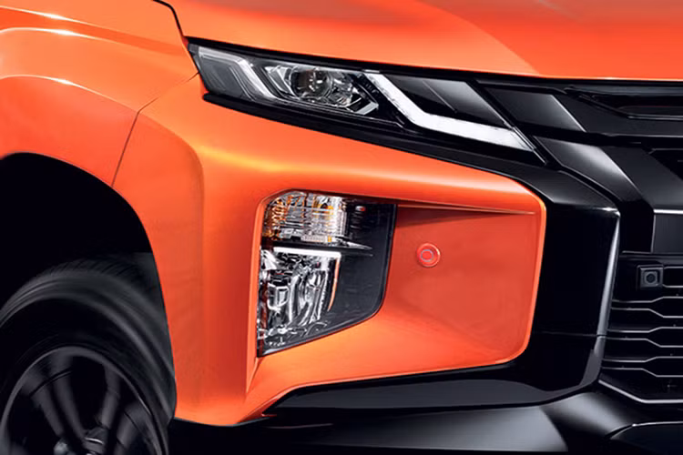 Mặt khác giúp Triton PREMIUM tăng tính cạnh tranh hơn, đồng thời trở thành một đối thủ cạnh tranh sòng phẳng với ‘’vua bán tải’’ - Ford Ranger phiên bản Wildtrak 2.0L khi nói về vận hành, trang bị ‘’đồ chơi’’ options và cuối cùng mức giá.