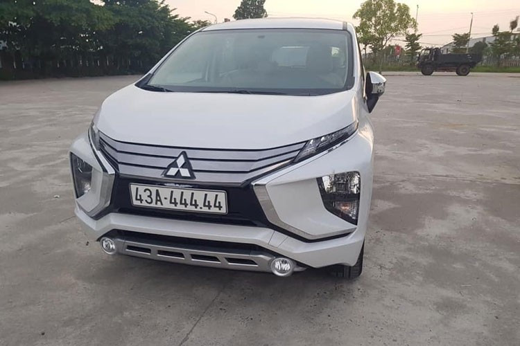 Trước đó, một khách hàng tại Đà Nẵng cũng đã mua chiếc xe bình dân Mitsubishi Xpander mới và bốc trúng biển "ngũ quý" cùng dãy số 43A-444.44 khiến nhiều người yêu xe "thèm khát". Theo đó, nhiều người cho biết, với 5 số 4 này có thể tạm dịch là "Trường sinh bất tử".