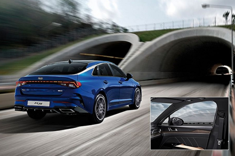 Nét thể thao tổng thể còn được tạo nên bởi kiểu thiết kế phóng khoáng của cửa sổ, tấm mái dốc và một form xe tỉ mỉ tạo nên “kiểu dáng hơi nghiêng về phía trước từ góc nhìn ngang.” Mặt sau của K5 cũng không hề kém cạnh với hệ thống ống xả kép và bộ cản thể thao hơn cùng các thanh khuếch tán sắc nét. Tạo điểm nhấn cho khu vực phía trên còn là các thanh LED sau thanh mảnh trong khi mâm xe xuất hiện với các kích thước từ 16 tới 18-inch.