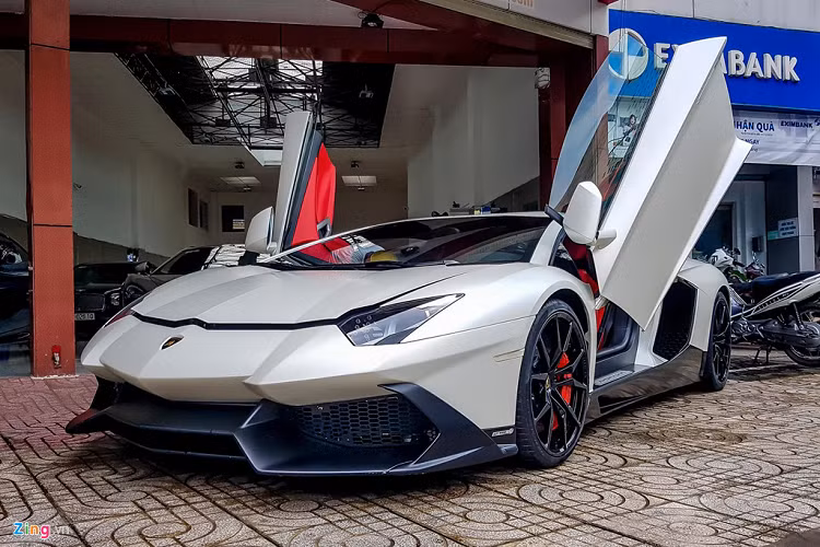 Là mẫu xe khá được lòng giới mộ điệu, siêu xe Lamborghini Aventador hiện có hơn 10 chiếc tại Việt Nam. 