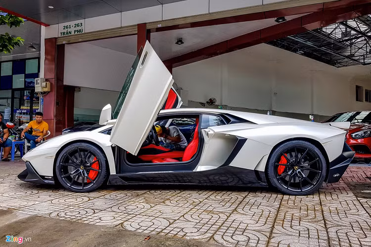 Vào năm 2013, Lamborghini kỷ niệm 50 năm ngày thành lập với việc ra mắt mẫu xe Aventador LP720-4 50° Anniversario tại triển lãm ôtô Thượng Hải. Chỉ có 100 phiên bản coupe và 100 chiếc roadster được sản xuất. 