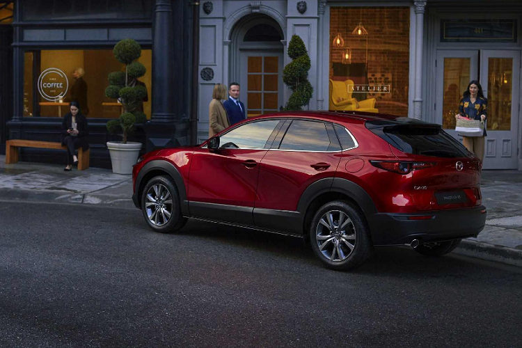 Giá bán Mazda CX-30 tại Nhật Bản cho các phiên bản như sau:SkyActiv-G 2.0L: 2.392.500 - 3.030.500 Yên (khoảng 517 – 655 triệu đồng); SkyActiv-X 2.0L: 3.294.500 - Yên (khoảng 712 triệu đồng); SkyActiv-D 1.8L: 2.887.500 - 3.305.500 Yên (khoảng 624 – 714 triệu đồng).