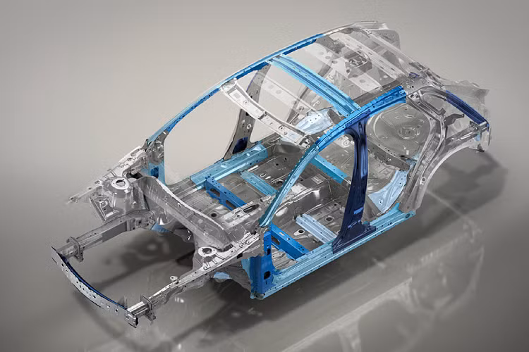 Động cơ SkyActiv-X có tỷ số nén rất cao lên đến 16:1, đây là động cơ xăng thương mại đầu tiên sử dụng đánh lửa nén, trong đó hỗn hợp hoà khí tự bốc cháy khi được nén bởi piston trong buồng đốt tương tự như động cơ dầu (diesel).