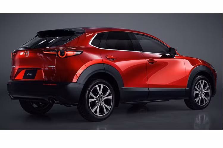 Sự xuất hiện của Mazda CX-30 hoàn toàn mới đã mở ra nhiều lựa chọn hơn cho khách hàng hàng quê nhà Nhật Bản. CX-30 là sản phẩm lấp đầy khoảng trống giữa CX-3 và CX-5 khi nó mang kích thước: Dài x Rộng x Cao lần lượt: 4.395 x 1.795 x 1.540 mm và chiều dài cơ sở: 2.655 mm.