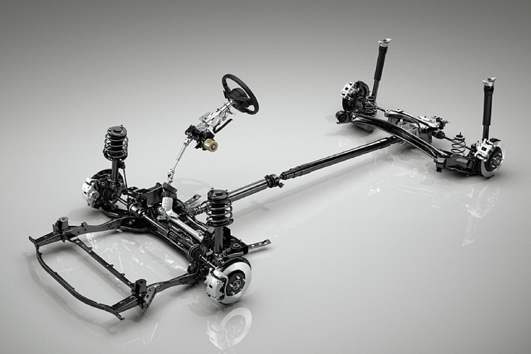 SkyActiv-X sử dụng công nghệ kích nổ đồng nhất hỗn hợp nạp (Homogeneous Charge Compression Ignition - HCCI), trên mỗi xi lanh cũng tích hợp một bugi mang tên SCCI (Spark Controlled Compression Ignition). SkyActiv-X có kết cấu gọn gàng hơn nhiều so với động cơ đánh lửa thông thường, đồng thời giảm mức tiêu thụ nhiên liệu và khí thải. Với SkyActiv-X, Mazda nhắm mục tiêu tiết kiệm nhiên liệu hiệu quả hơn từ 20 - 30%.